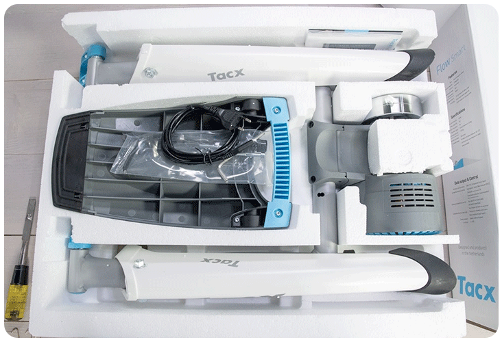 Het openen van de doos van de Tacx Flow Smart T2240
