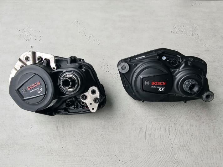 Ter vergelijking: de nieuwe Bosch SX (rechts) is niet extreem compact, maar wel aanzienlijk lichter en smaller dan de klassieke Performance CX.