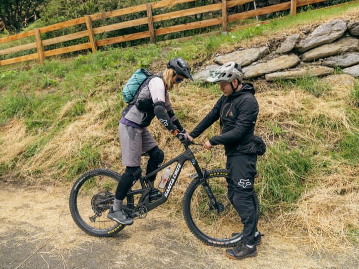 Janik geeft individuele tips om je fiets, trails en jezelf onder controle te houden.