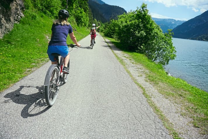 De langgerekte Achensee is een paradijs voor fietsers.