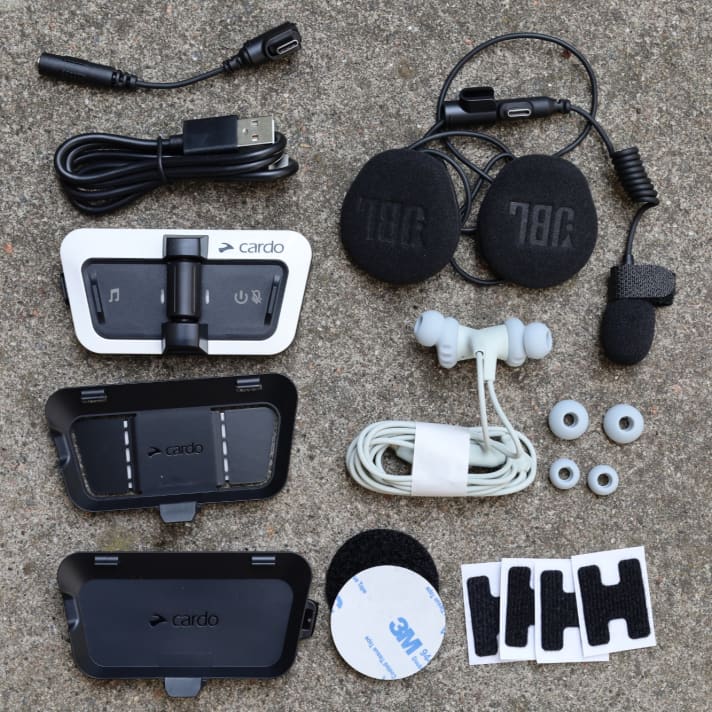Vrij veel onderdelen: De Cardo Packtalk Outdoor bevat de meeste afzonderlijke onderdelen met verschillende montage- en hoofdtelefoonopties.