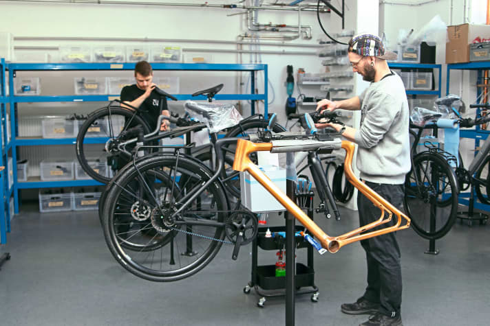 Opvallende framevorm, opvallende kleuren: Urwahn staat voor comfort en lifestyle. De Urwahn fietsen worden direct op het hoofdkantoor in Maagdenburg geassembleerd.
