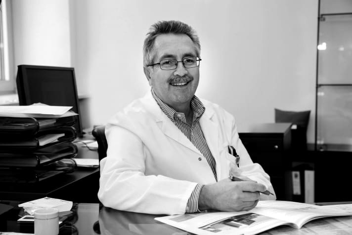Dr. Josef Obrist, chirurg en primair van de traumakliniek Salzburg