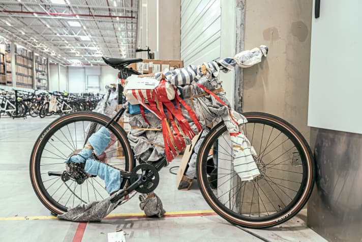 Christo bij Upway: Deze klant was bijzonder creatief bij het inpakken van zijn fiets.
