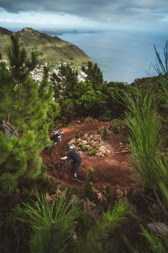 Het spannende aan het bloemeneiland Madeira is dat elke kant van de kust verschillende paden biedt. Wel moet je een goede rijtechniek meenemen.