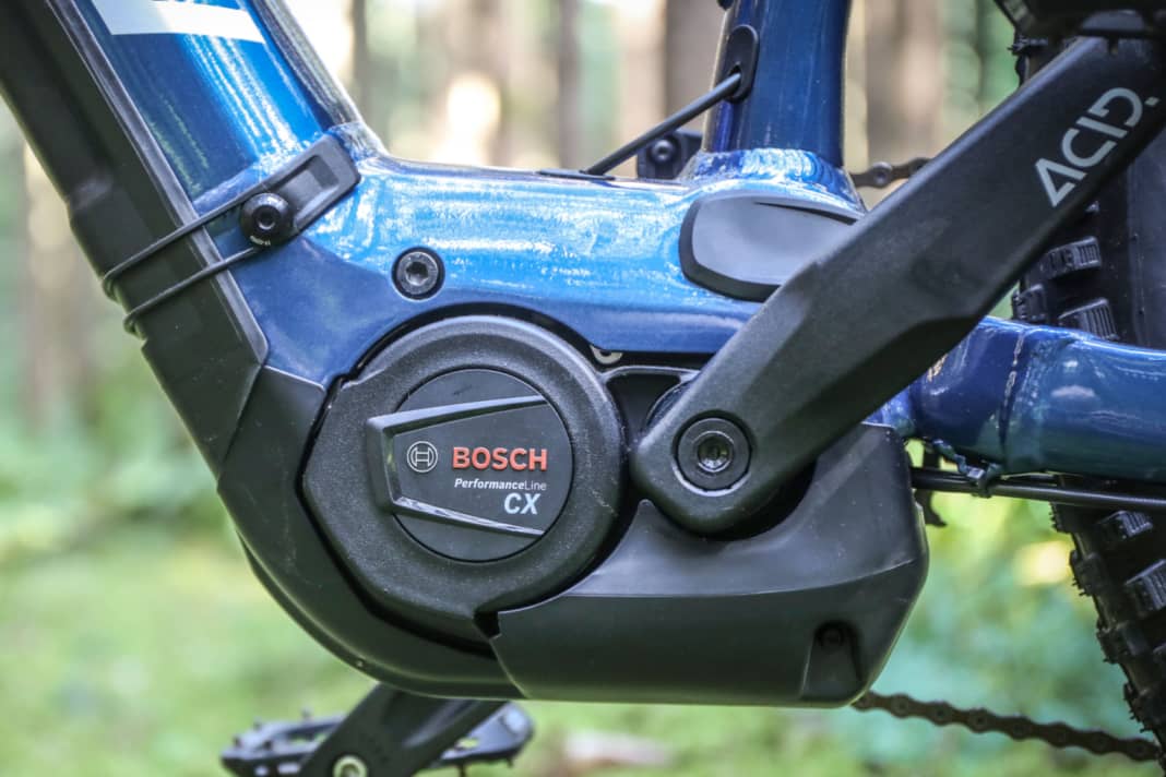Bosch Performance CX: Hoge prestaties, behoorlijk gewicht, geweldige modulatie – dat is wat de Bosch tot de benchmark in dit testveld maakt. Alle ondersteuningsniveaus kunnen via de app worden verfijnd. Helaas is de Bosch niet stil en zijn de accu's zwaar.