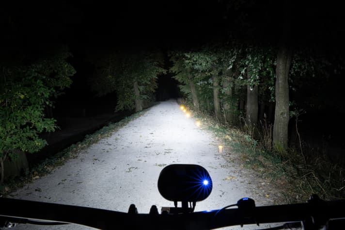 Extreem helder, extreem breed - een betere verlichting van het pad is niet haalbaar met StVZO-lampen