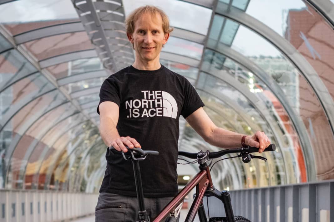 Gary Ewing bouwt fietsen in het noorden van Engeland voor voornamelijk ruig terrein.
