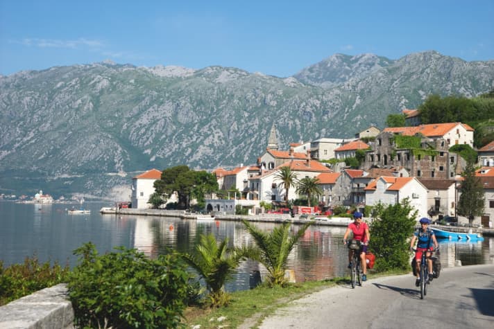 Villa's in de baai van Kotor, het meest feodale gebied van Montenegro.