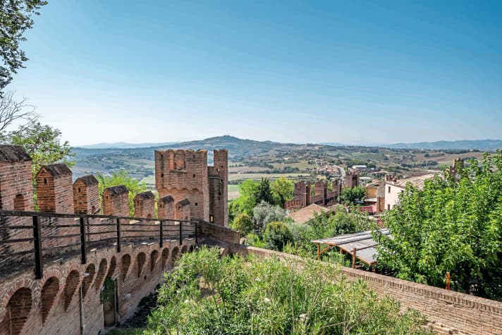 Zeker een bezoek waard: Castello Gradara met zijn massieve muren werd in 1150 gebouwd door de adellijke familie De Griffo