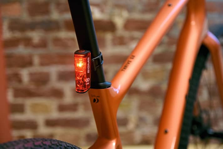 Al meer dan 10 jaar zijn batterijlampen op fietsen een legale vervanging voor dynamoverlichtingssystemen.