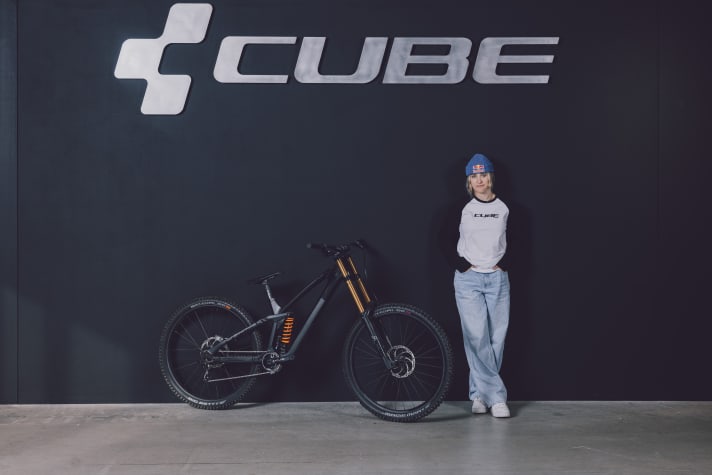 De 21-jarige Nieuw-Zeelander Jess Blewitt maakt vanaf 2024 deel uit van het downhillteam Cube Factory Racing.