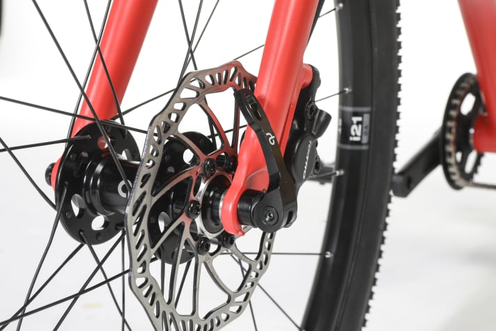 Snelspanners maken het eenvoudig om de voor- en achterwielen van de Roko.Bike te monteren en te verwijderen.