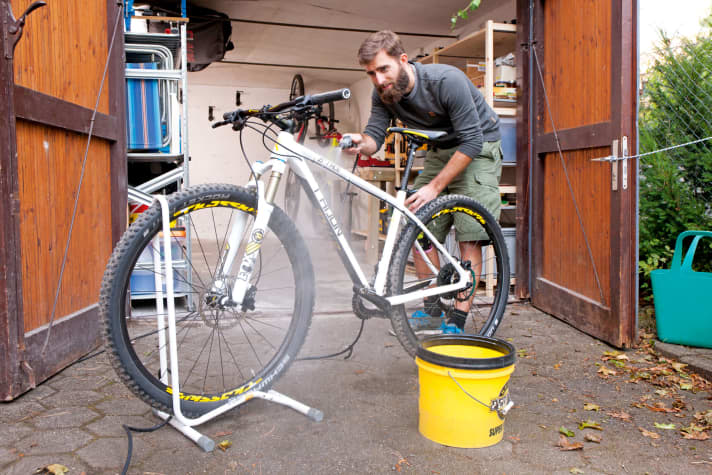 Als de fiets is gerepareerd of herbouwd, moet hij natuurlijk ook aan de buitenkant in nieuwe pracht en praal verschijnen.