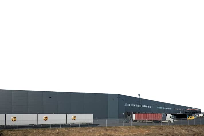 De Cube fabriekshallen in Waldershof zijn maar liefst 360 meter lang.