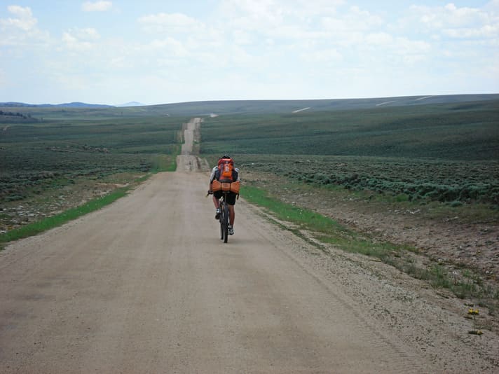 De Tour Divide is waarschijnlijk een verlangende bestemming voor veel bikepacking-avonturen. Zelfs als je de meer dan 4400 kilometer in wedstrijdvorm wilt afleggen, moet je voorbereid zijn op eenzaamheid.