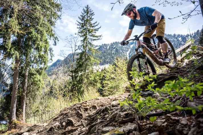 In het Bikepark Oberammergau kon de nieuwe Orbea Rise LT zijn afnemerskwaliteiten bewijzen. Al snel wordt duidelijk dat hier veel meer enduro in zit dan in de voorganger.