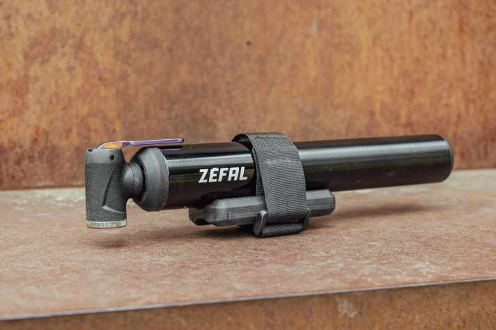 Test MTB Mini Pomp: Zéfal MT Mini - Drukmaker met Olievlek Details